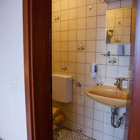 Bed & Breakfast Gaestehaus Haeuser Linden (Hessen)