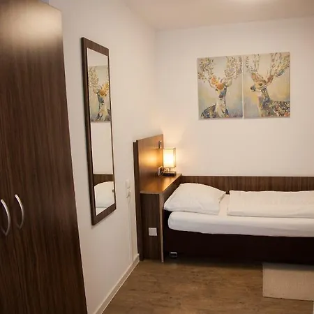 Bed & Breakfast Gaestehaus Haeuser 2*